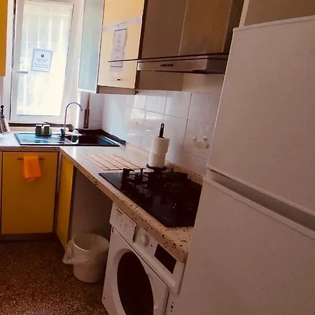 Private Room Near City Center Shared Bathroom